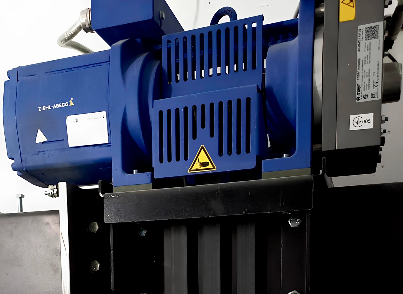 Ліфтова лебідка: від редукторних систем до безредукторних інновацій