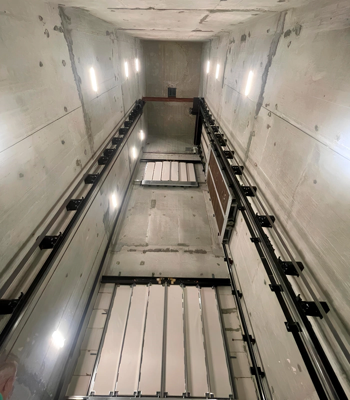 Внутрішня частина ліфта Bravo