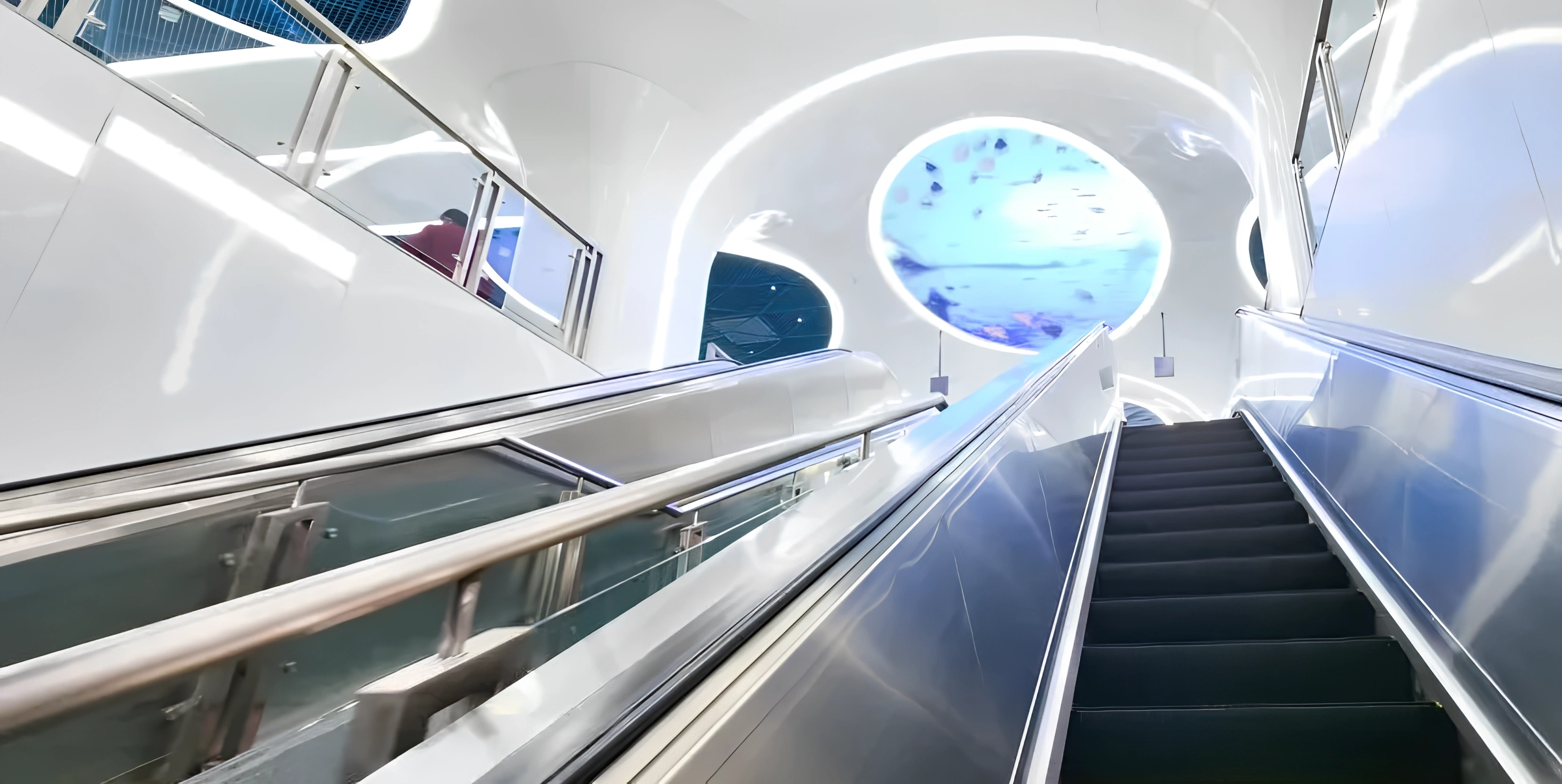 Внутрішня частина ліфта Bravo