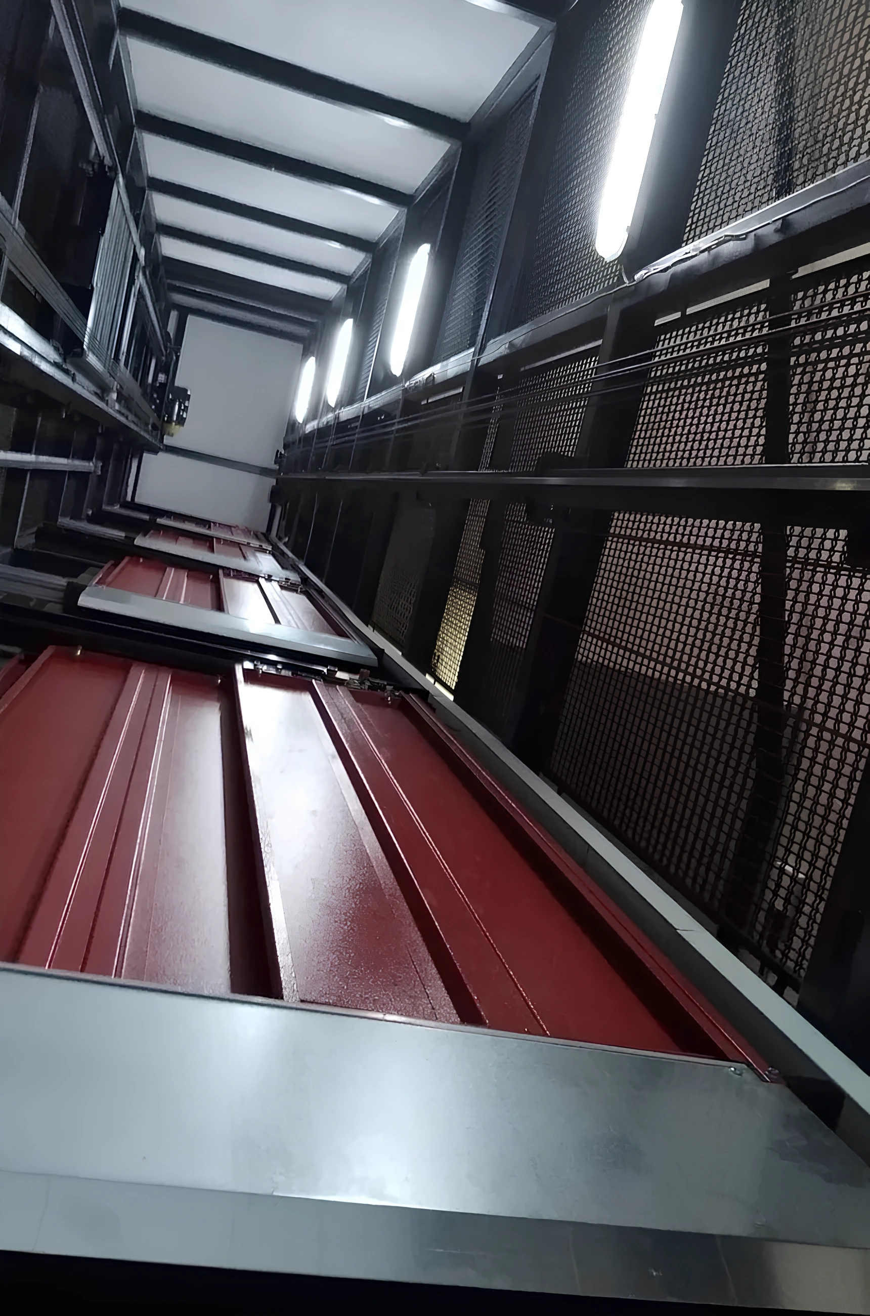 Внутрішня частина ліфта Bravo