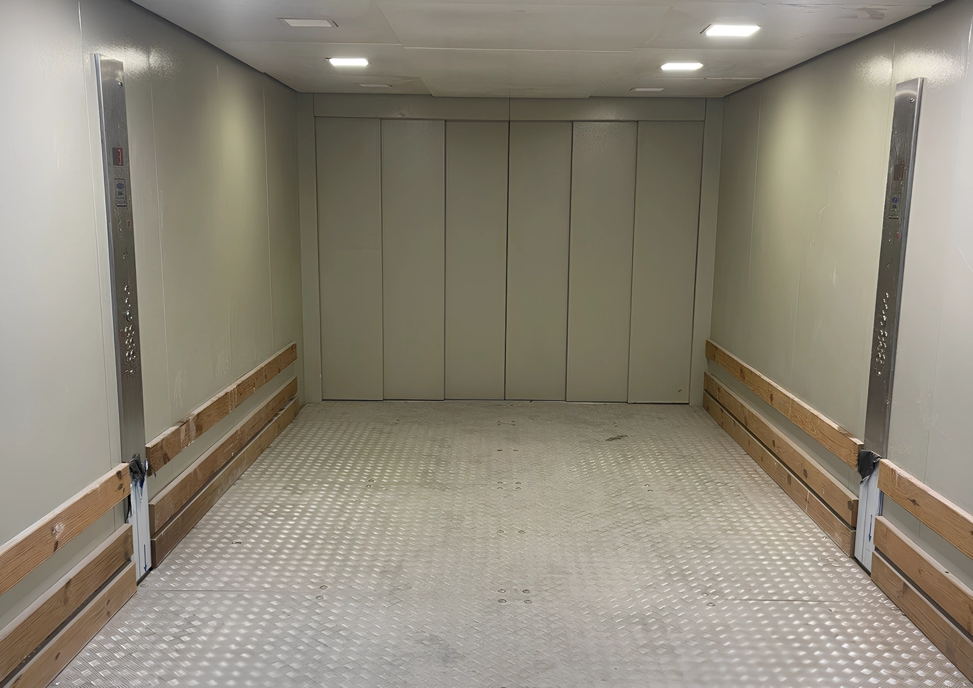 Внутрішня частина ліфта Bravo